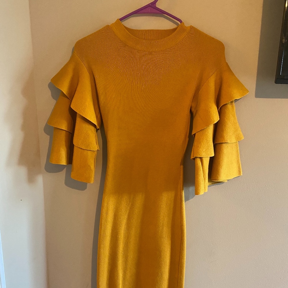 Lulu's yellow dress with layered sleeves